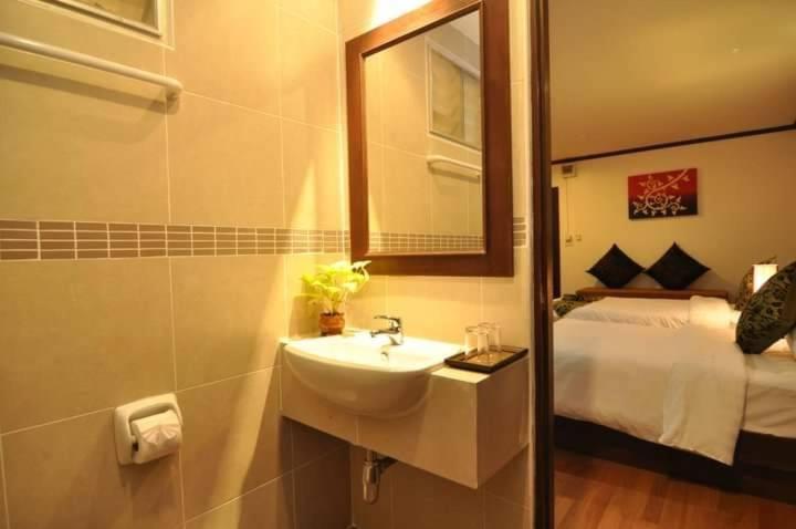 Hemingway'S Hotel Patong Eksteriør billede