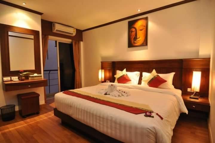 Hemingway'S Hotel Patong Eksteriør billede